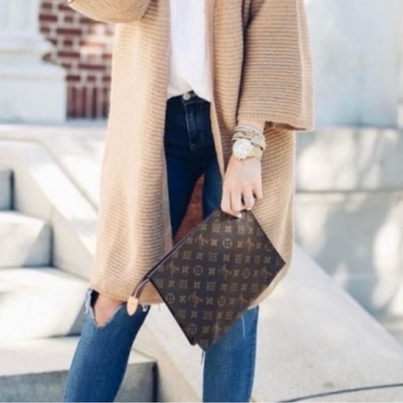 Authentic Louis Vuitton pochette 26 clutch monogram wristlet - Picture 1 of 11